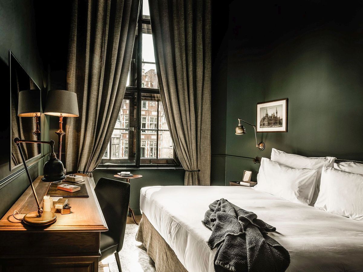 Tariff Trouble: Is Buying Hospitality FF&E Domestically a Smart Move?